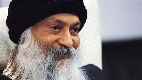 Osho Rajneeshin Meditatiivinen Trance - Intiaan Spirituaalinen Retriitti vai Ekstaattinen Tahattomuuden Maailma?